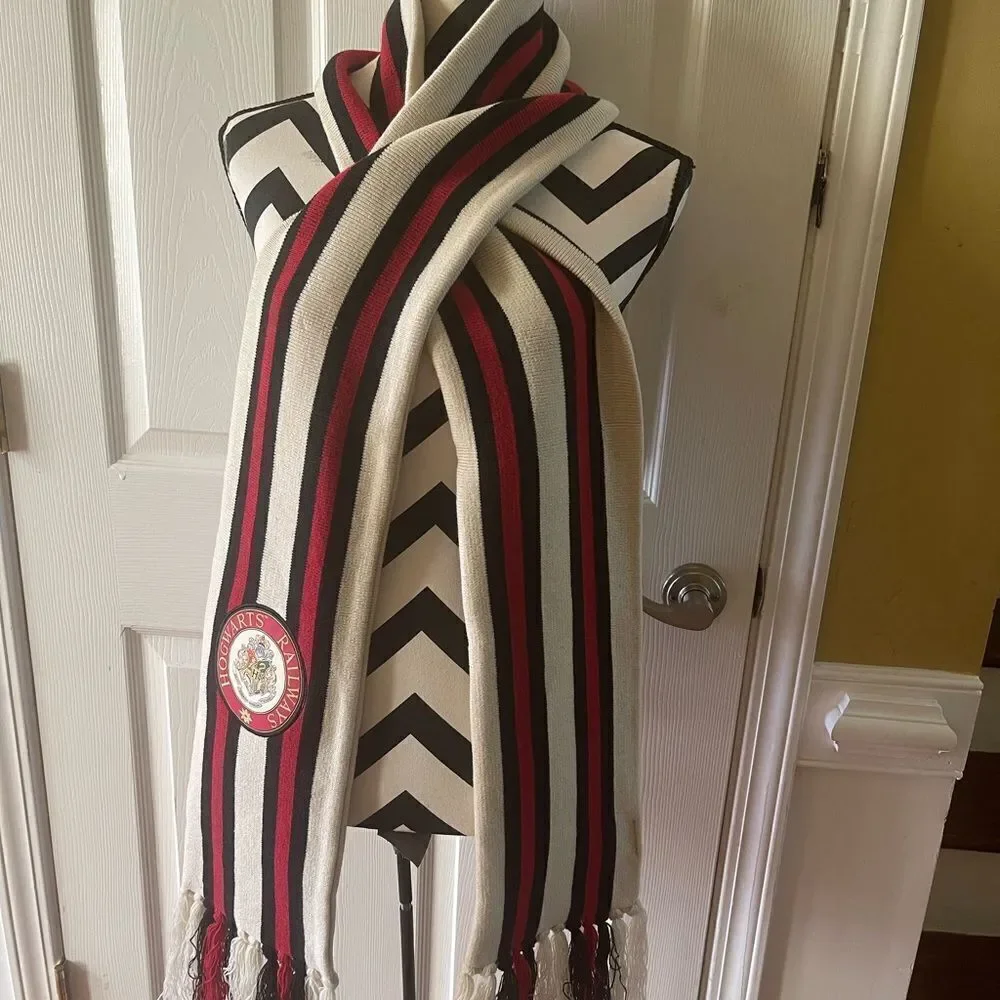 Universal Studios Harry Potter Hogwarts Railways Scarf .Beige ,Black & Red.